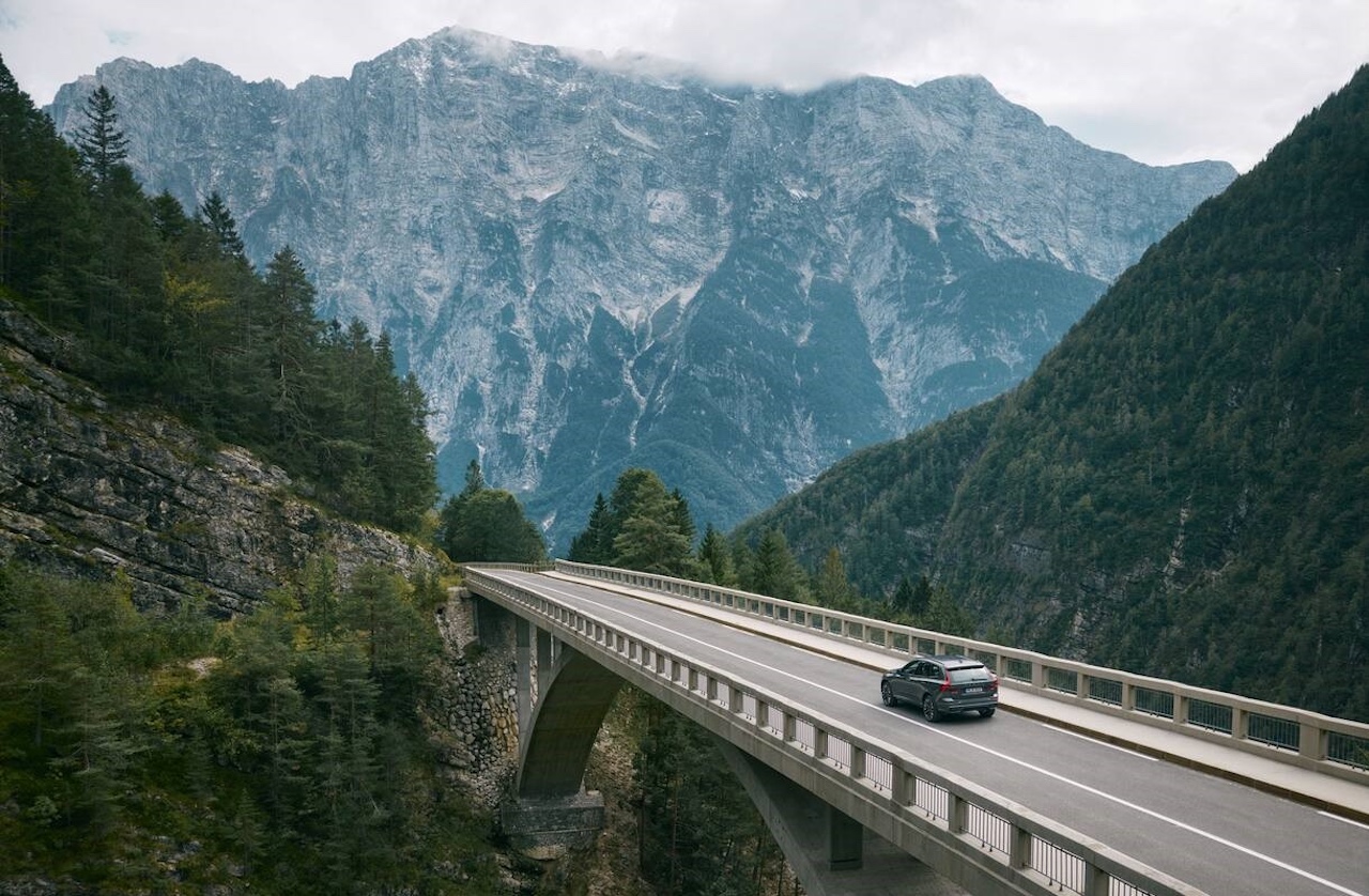 Refreshed Volvo XC60 exterior in a road in the mountains