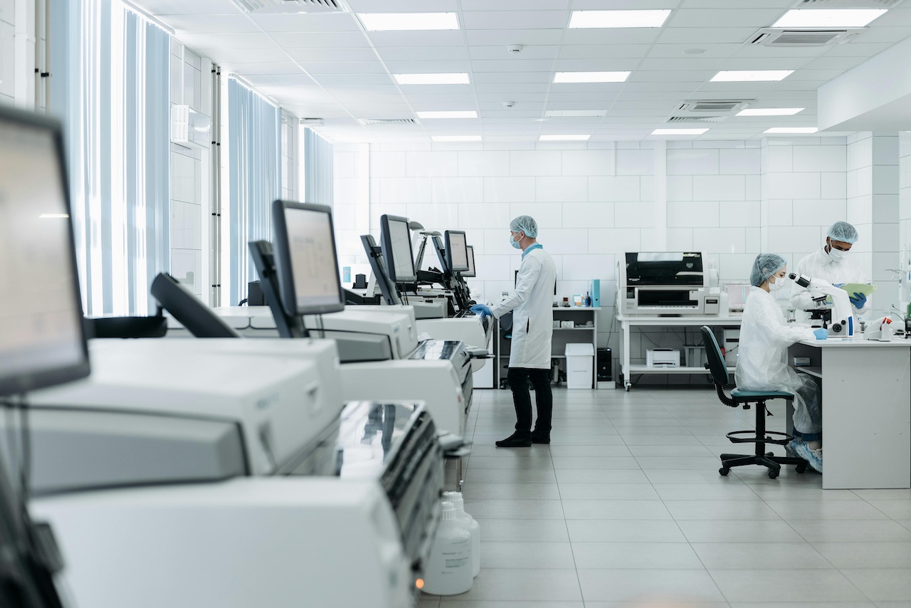Medicine and Technology. Ilustrates the role of medical device regulation.