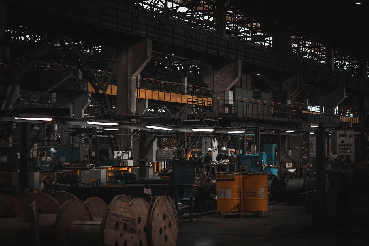 Robots working on a warehouse.