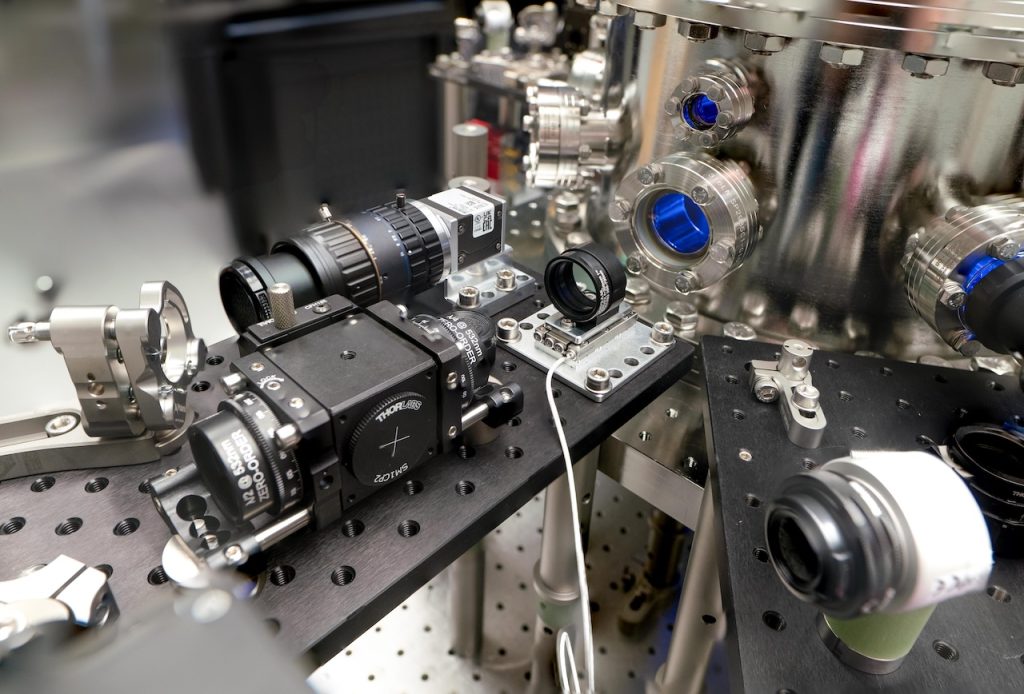 eleQtron - Optical setup and vacuum chamber